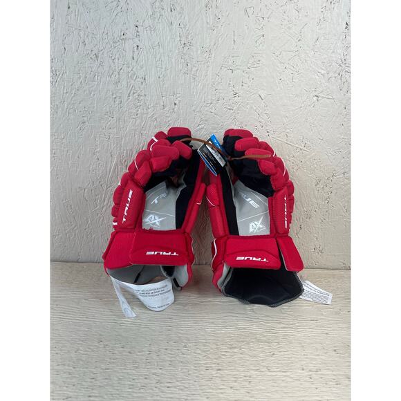 TRUE Catalyst 7X Hockey Gloves Red Size 15” NEW WITH TAGS!!!! - Picture 1 of 7